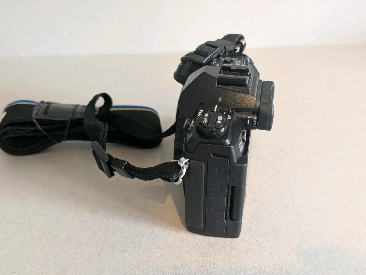 Olympus E-M1 Mark II - Mint Condition - Only 5000 - Image 4