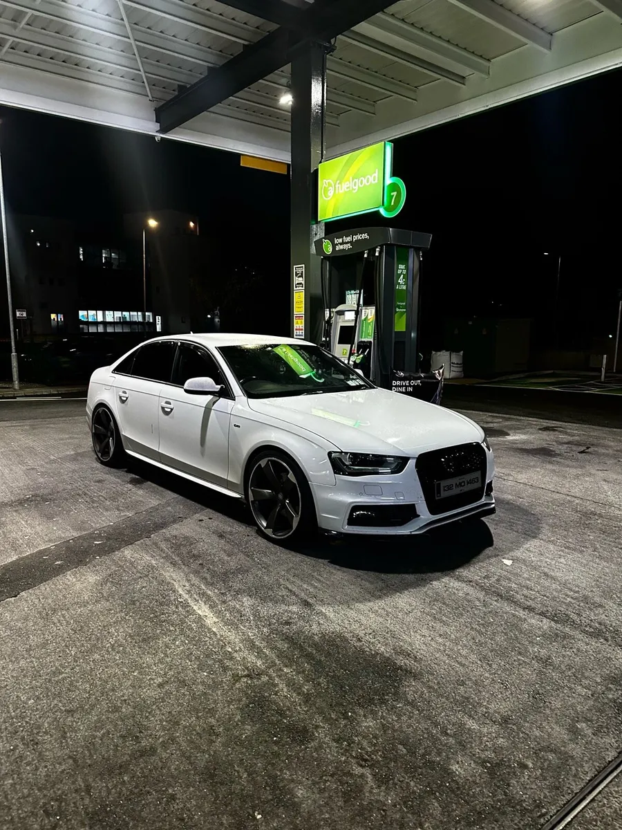 Audi A4 S-Line Black Edition - Image 3