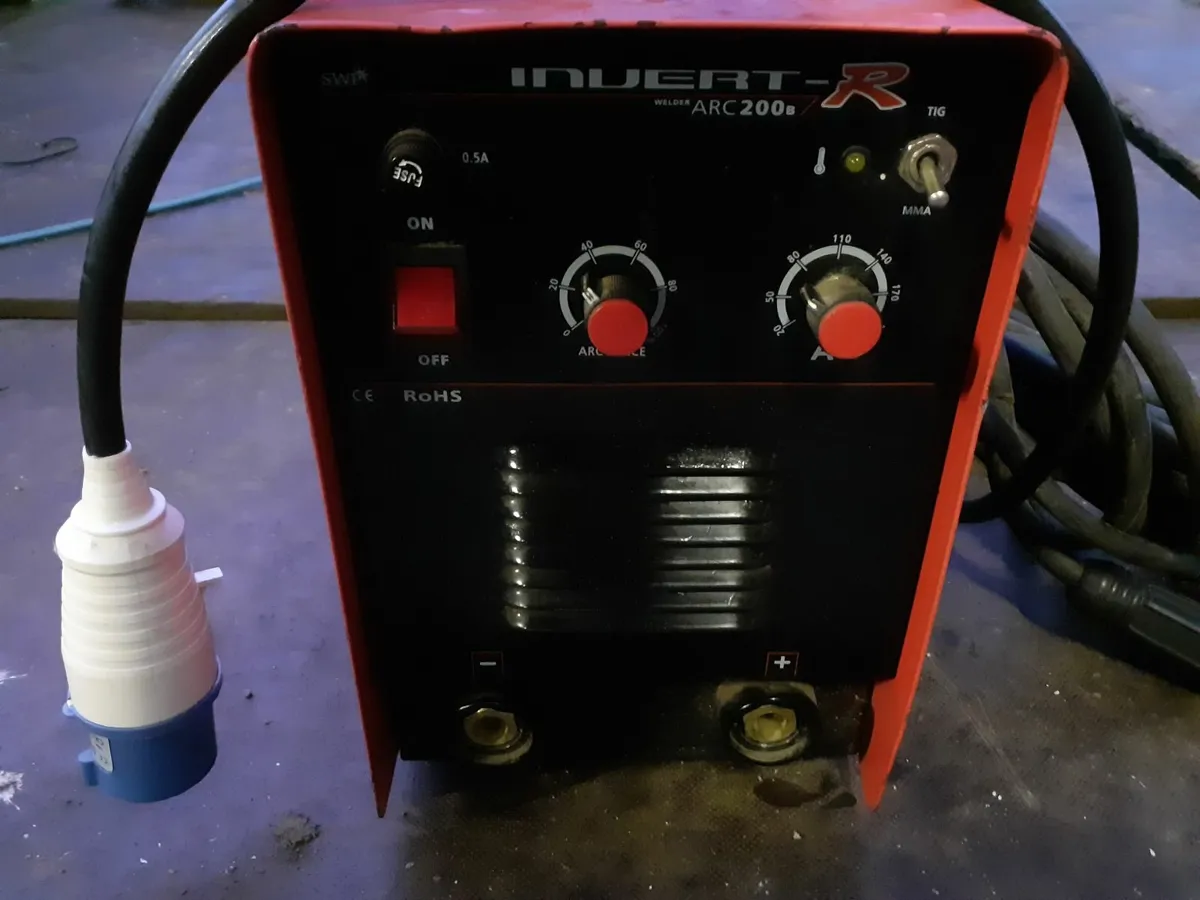 INVERT-R ARC WELDER 240V - Image 1