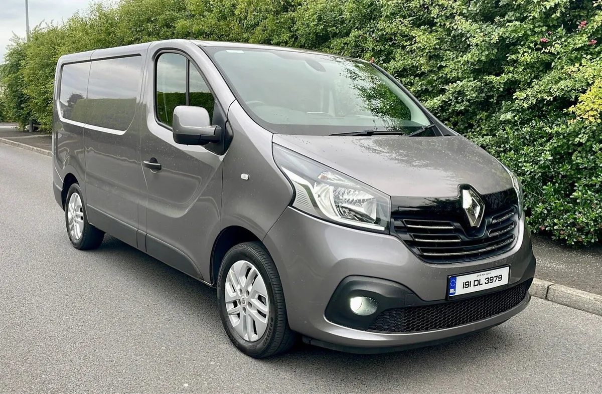 2019 Renault Trafic Sport - Image 1