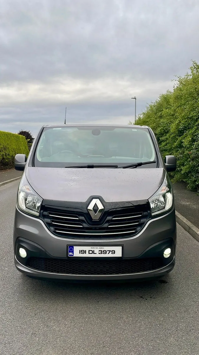 2019 Renault Trafic Sport - Image 2