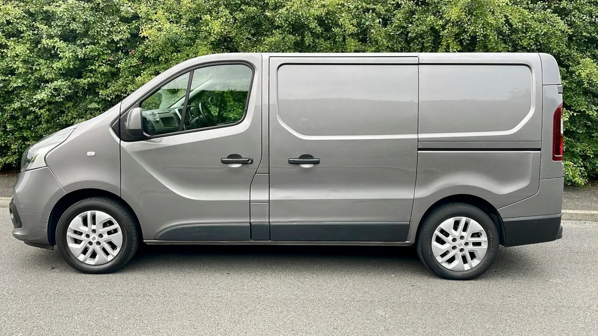 2019 Renault Trafic Sport - Image 4