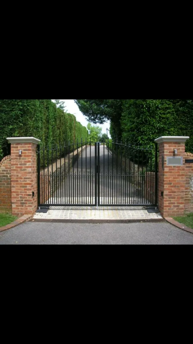 Electric Gate Installer - Image 1