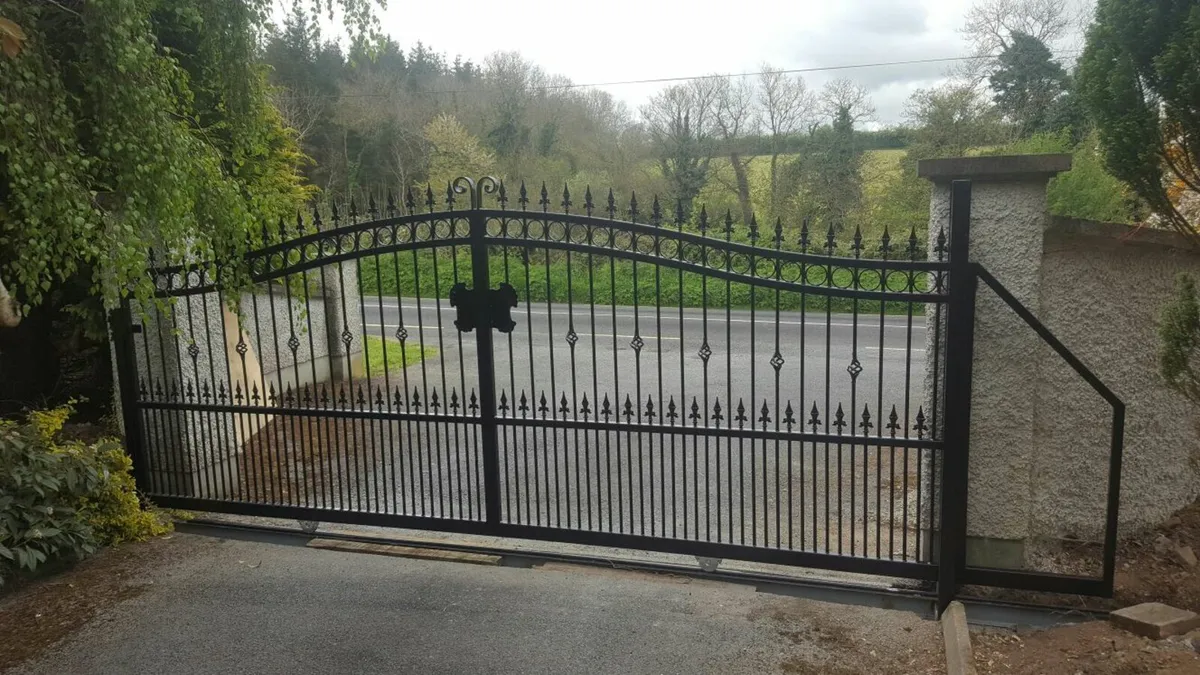 Electric Gate Installer - Image 2