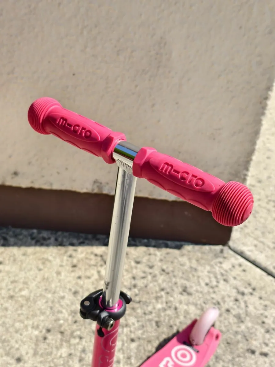 Mini Micro Deluxe LED scooters Pink and Purple - Image 2