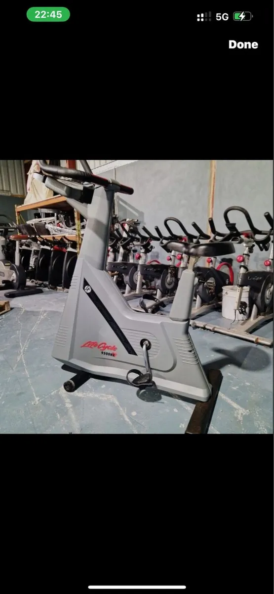 LIFECYCLE 9500r UPRIGHT BIKE - Image 2