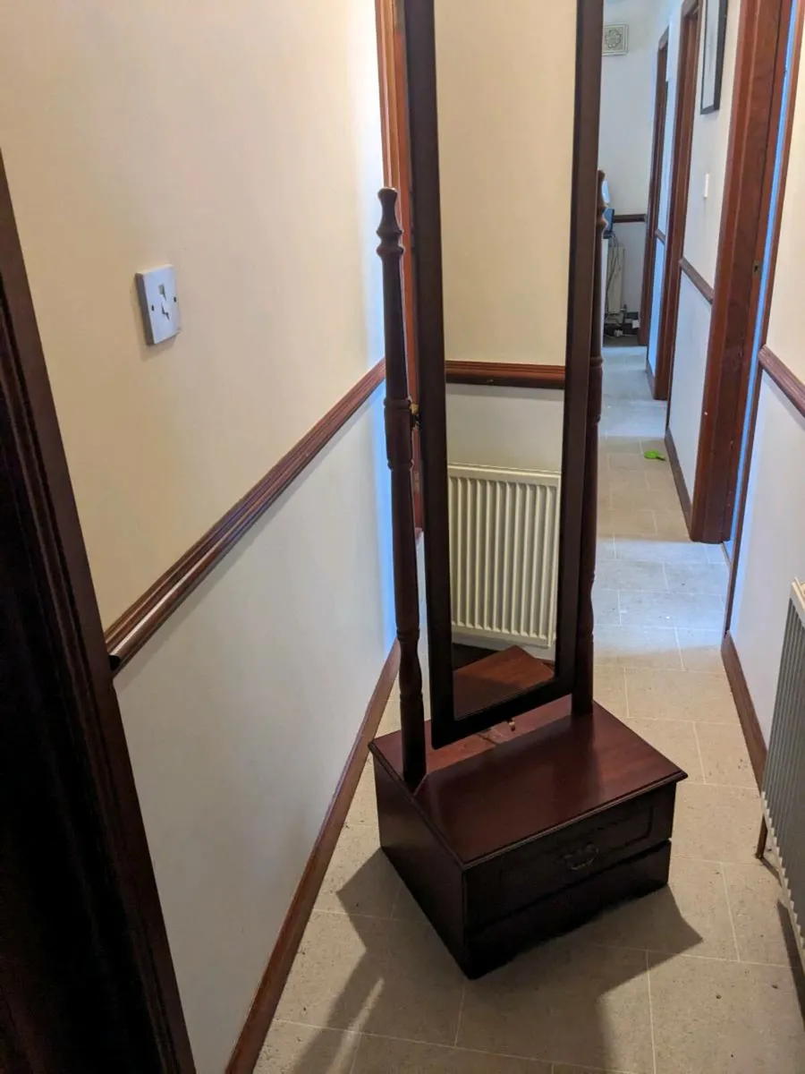 Bedroom furniture - Image 2