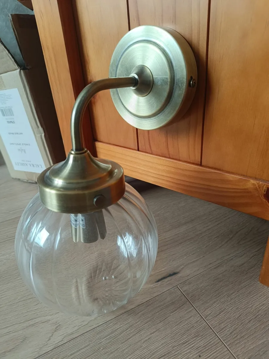 2 x Brass Wall Lights - Image 2