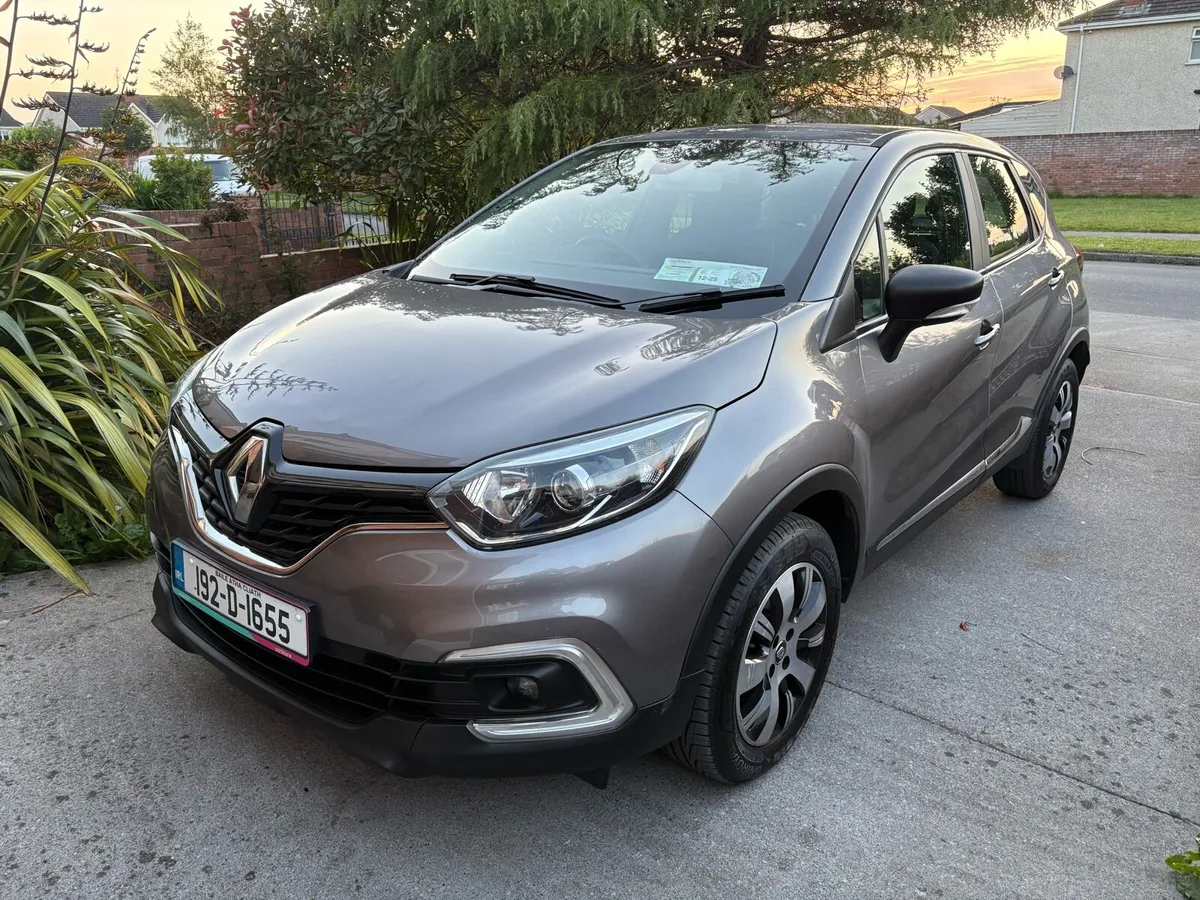Renault Captur 1.5 DCI 90bhp Play Grey 192 - Image 2