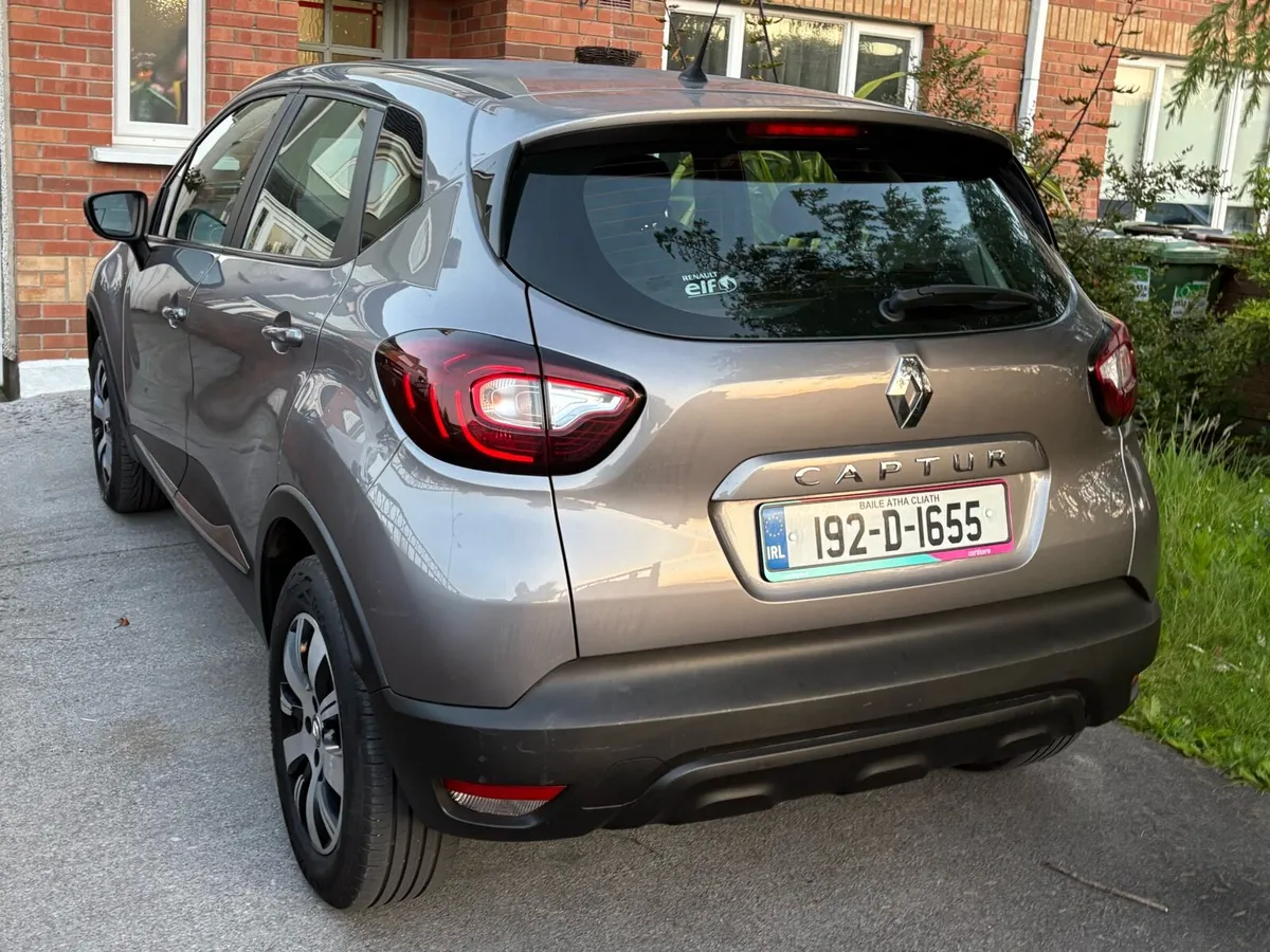 Renault Captur 1.5 DCI 90bhp Play Grey 192 - Image 4