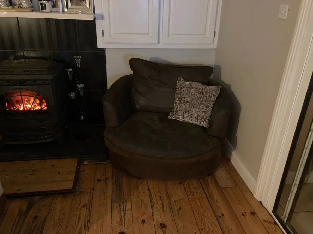 Couch - Image 2