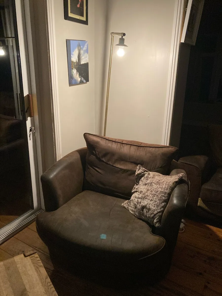 Couch - Image 3