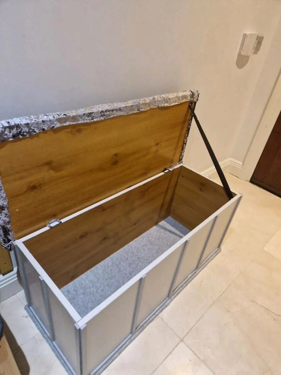 storage box with padded bench - Image 2