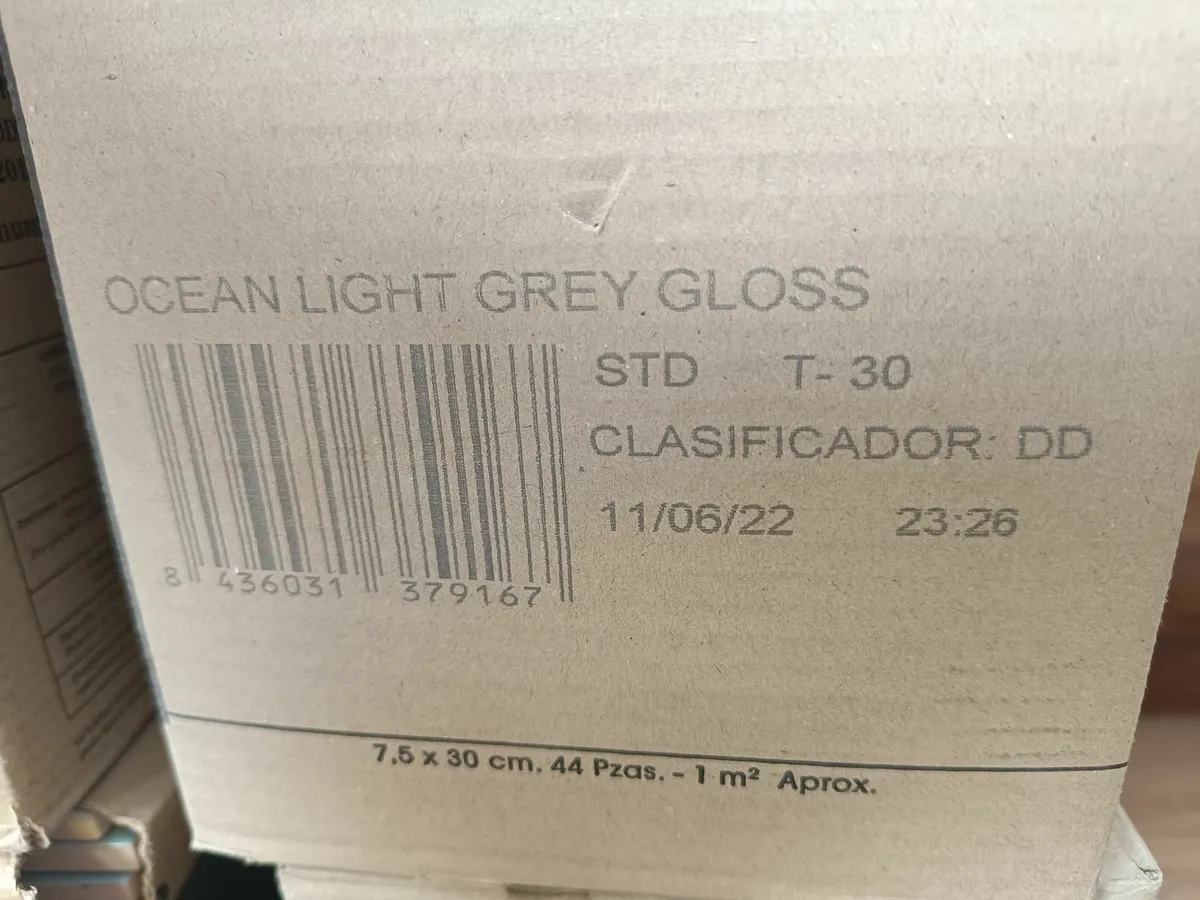 Ocean light grey gloss tiles - Image 4
