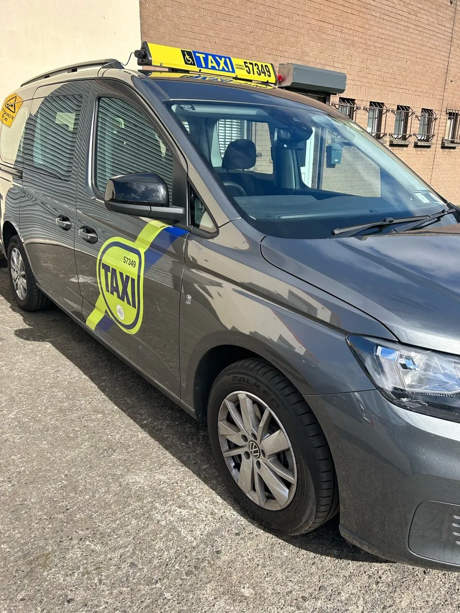 Taxi rental from €300 per week - Image 2