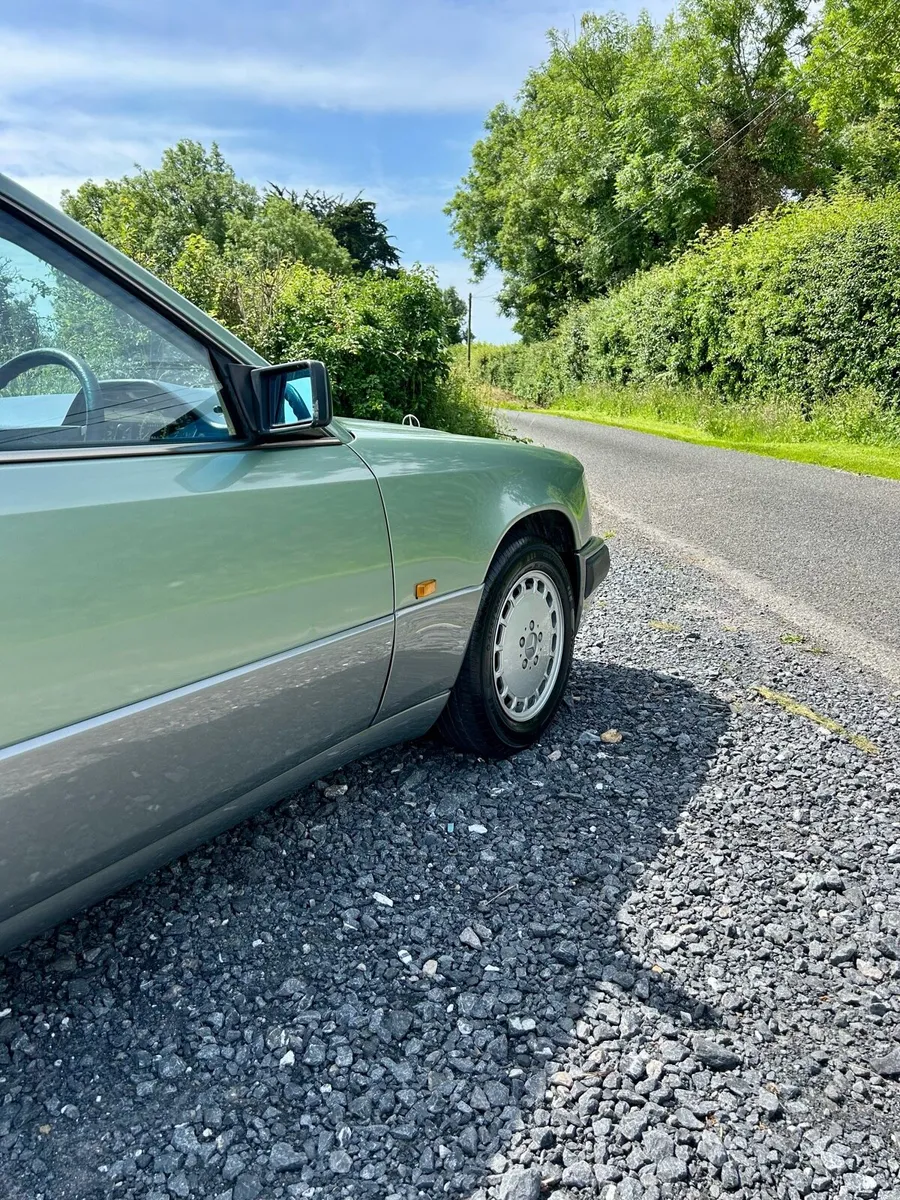 Lovely Mercedes 230 CE - Image 2