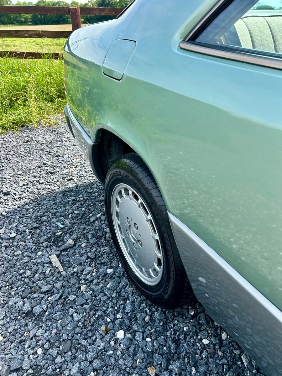 Lovely Mercedes 230 CE - Image 3