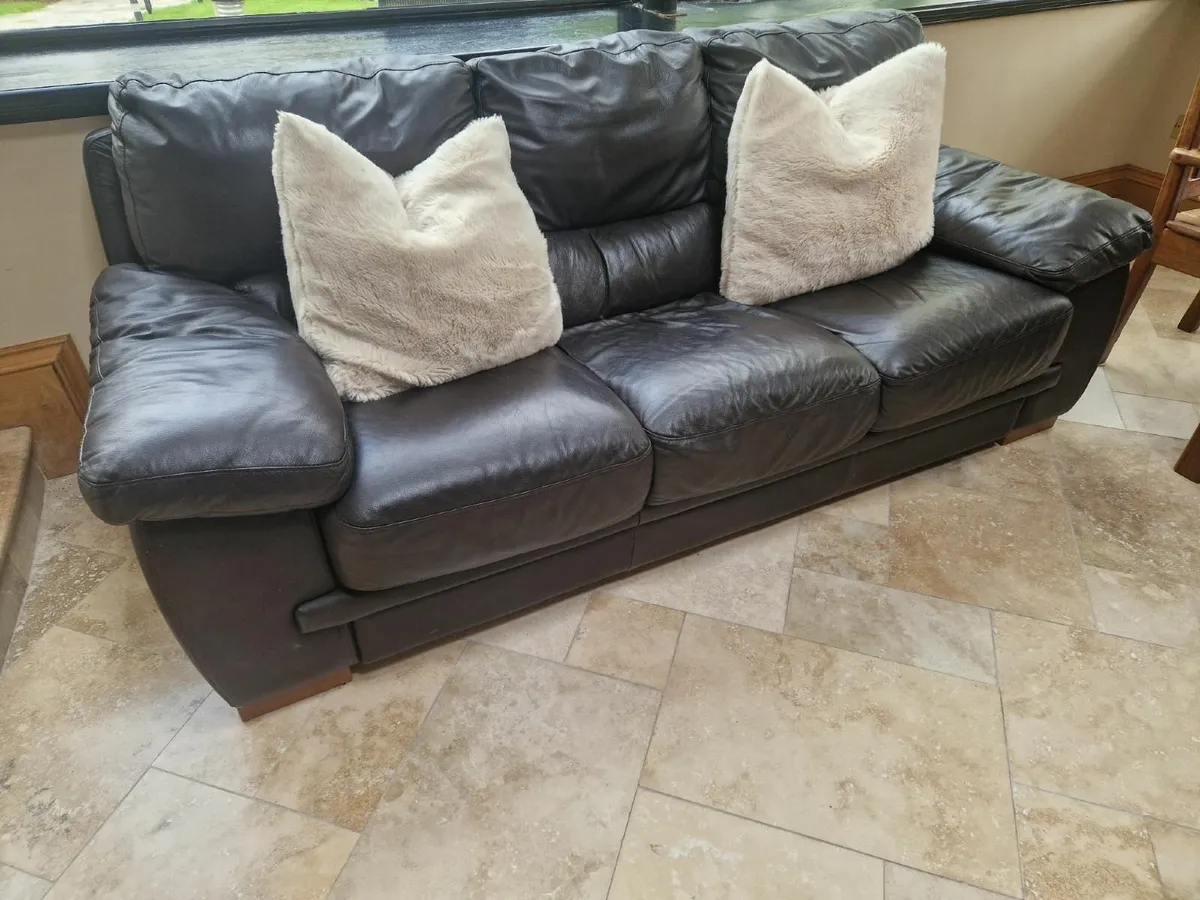 Couch - Image 2