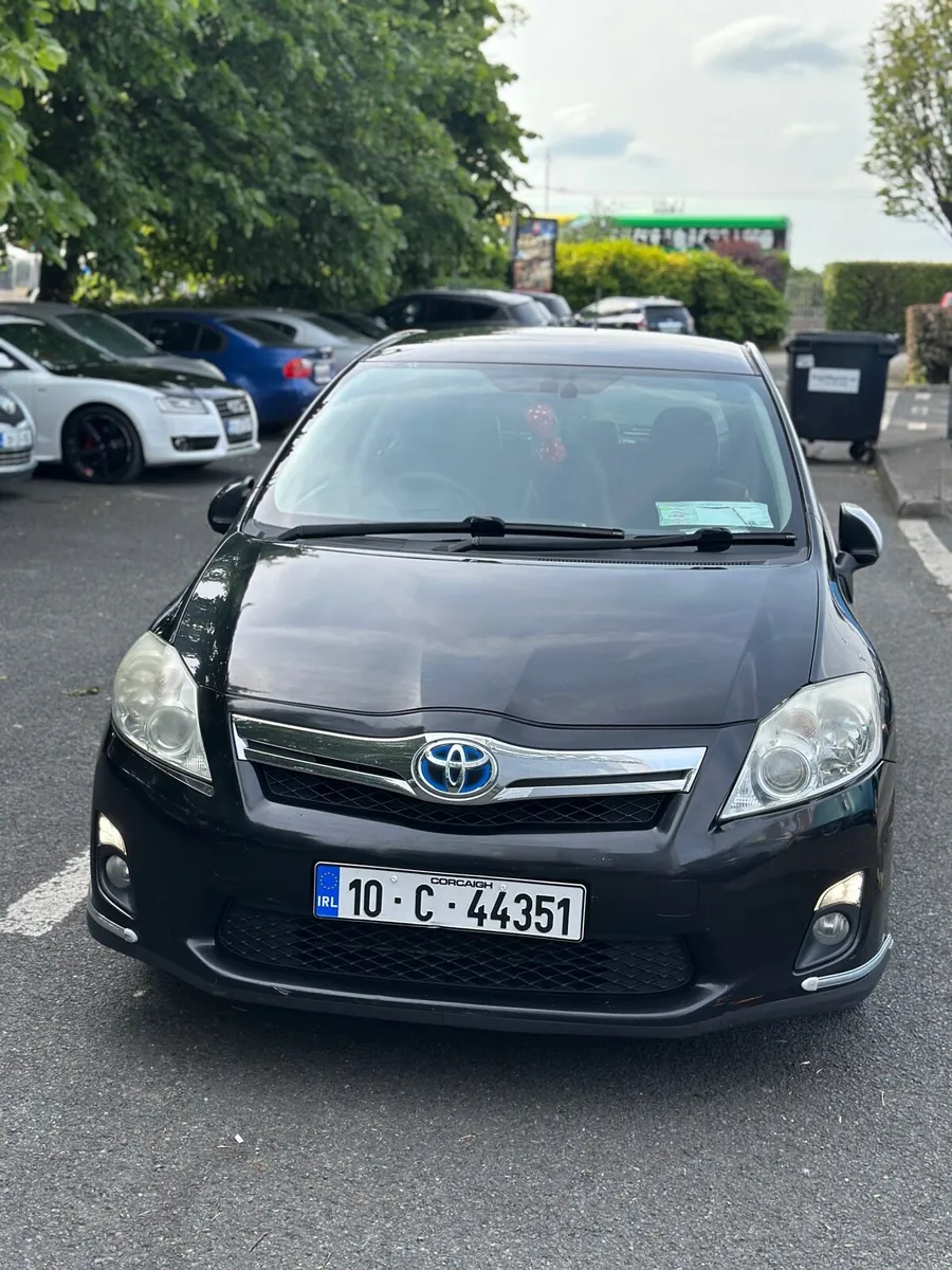 toyota auris hybrid - Image 1