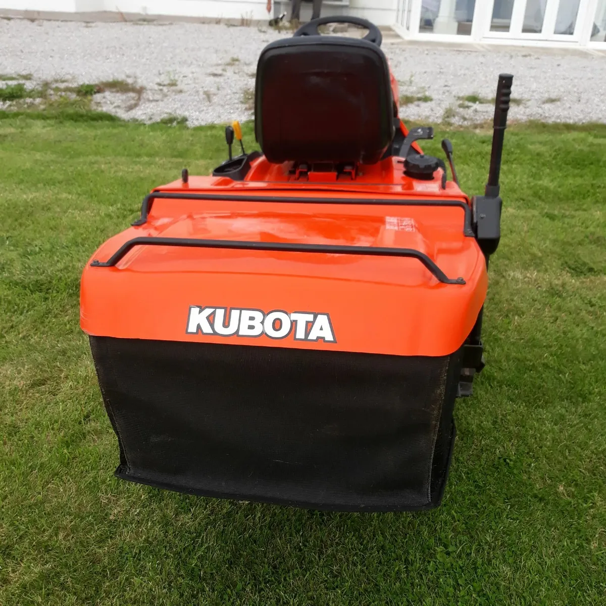 kubota ride-on lawnmower/garden tractor - Image 4