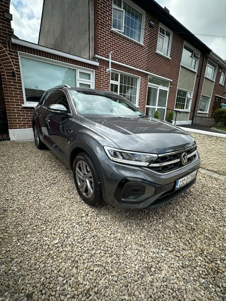 2023 Volkswagen T-Roc - Image 1