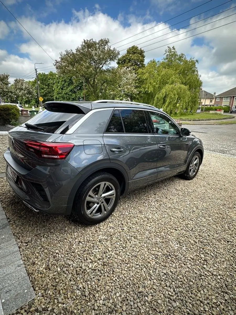 2023 Volkswagen T-Roc - Image 2
