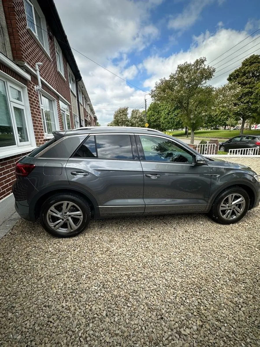 2023 Volkswagen T-Roc - Image 3