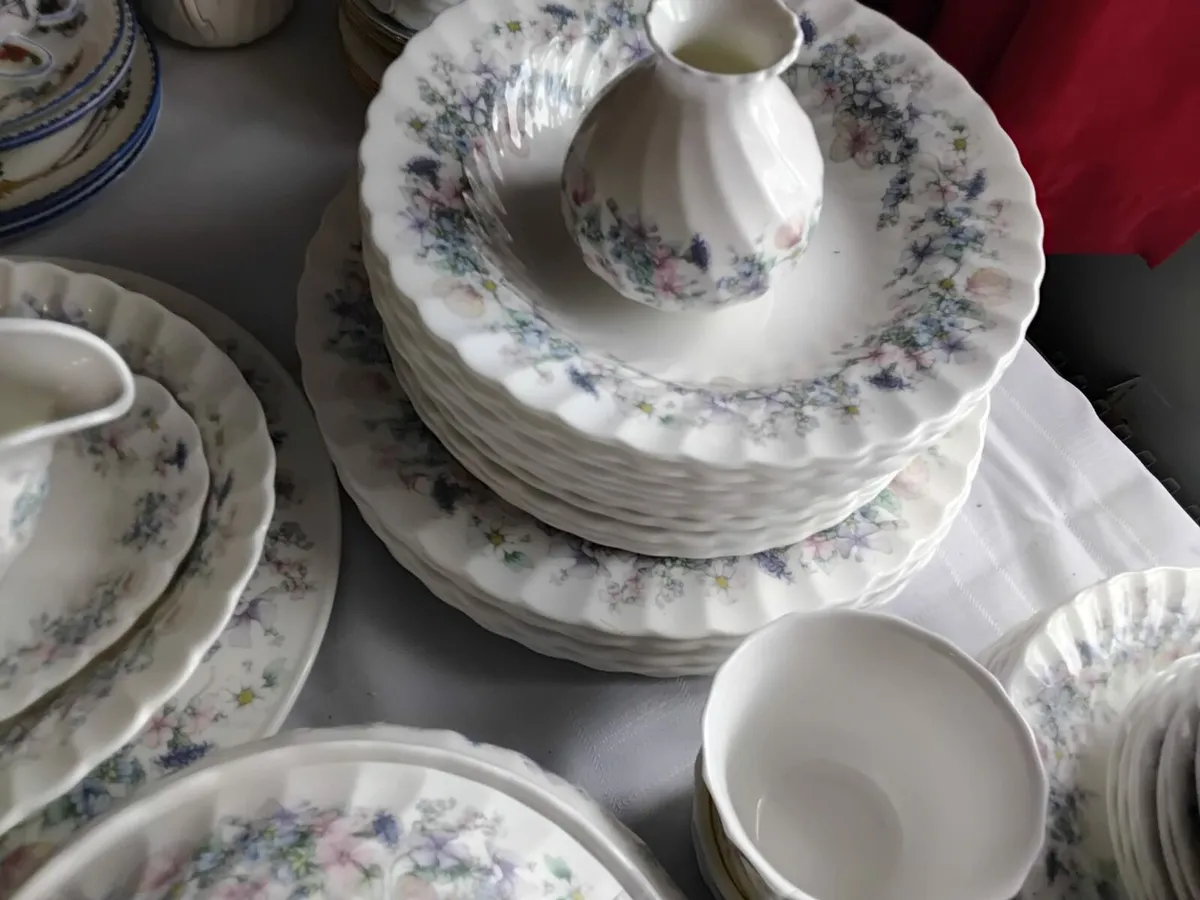 Wedgewood "Angela"  Bone China Dinner Service - Image 3