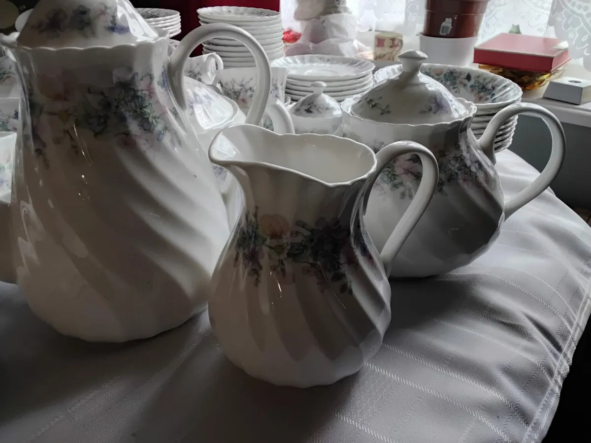 Wedgewood "Angela"  Bone China Dinner Service - Image 4