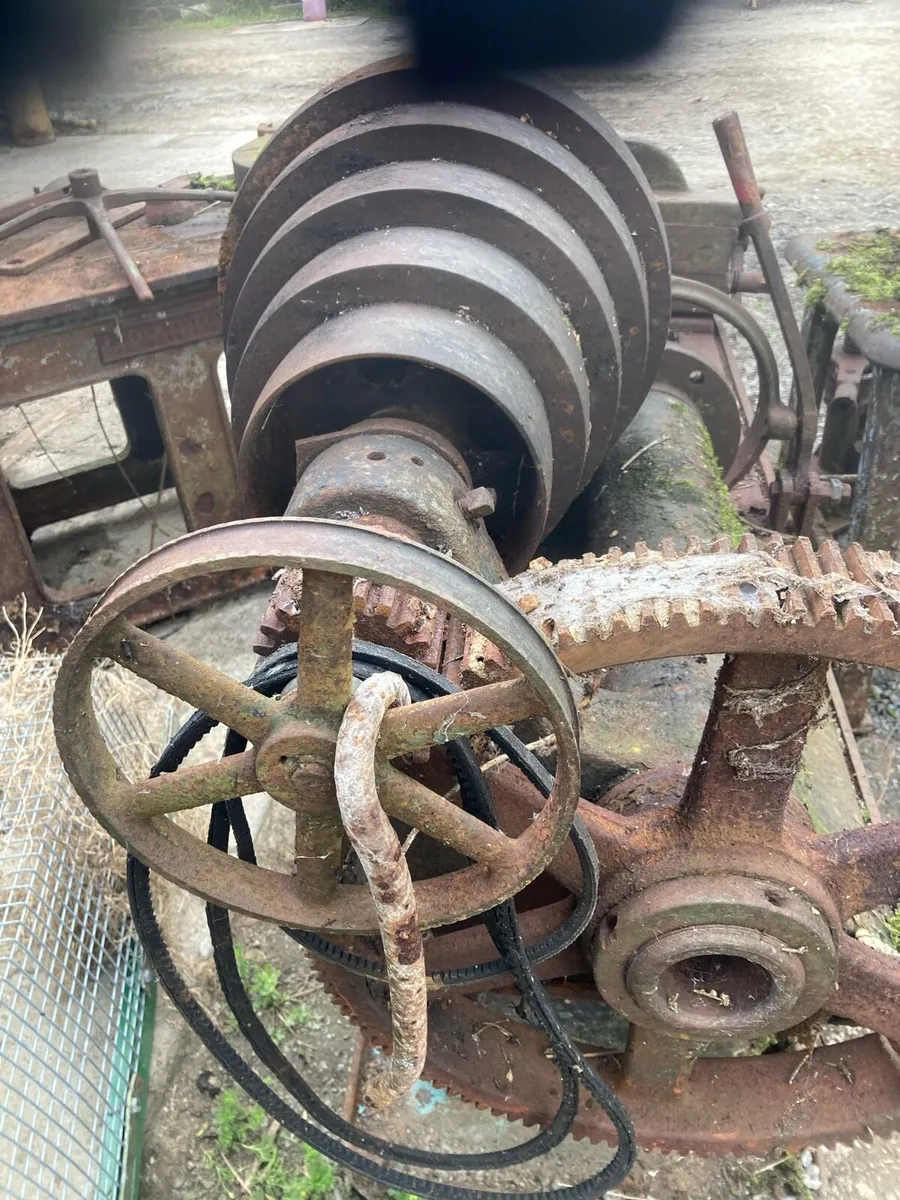 Old treading machine - Image 2