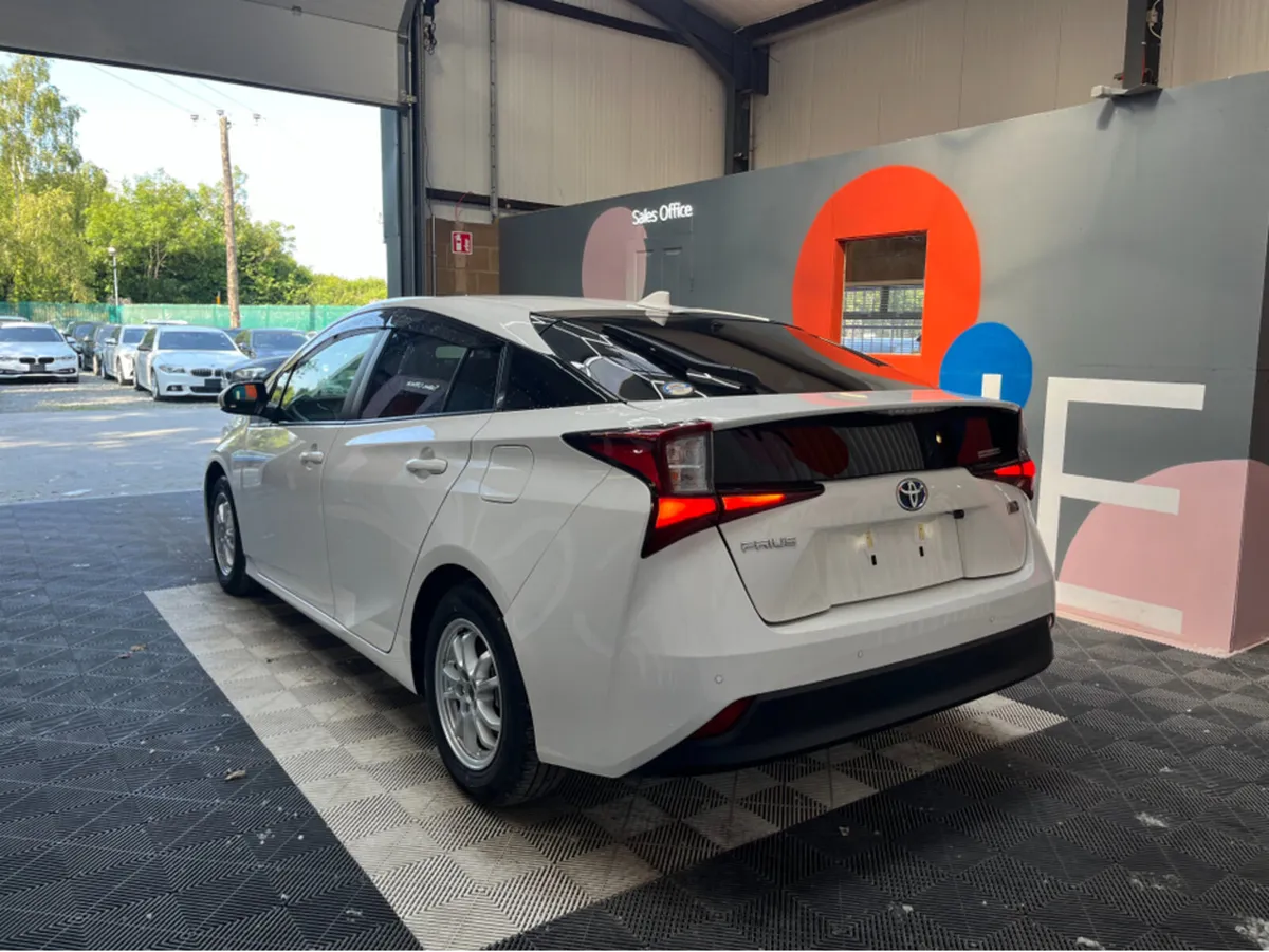 Toyota Prius 1.8 HYBRID / 62k KMs / ADAPTIVE CRUIS - Image 4