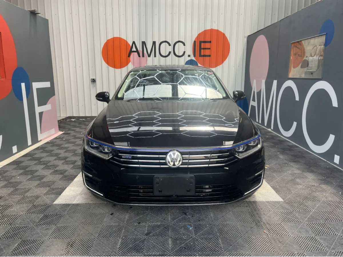 Volkswagen Passat 1.4 PETROL / 54k KMs / HEATED SE - Image 2