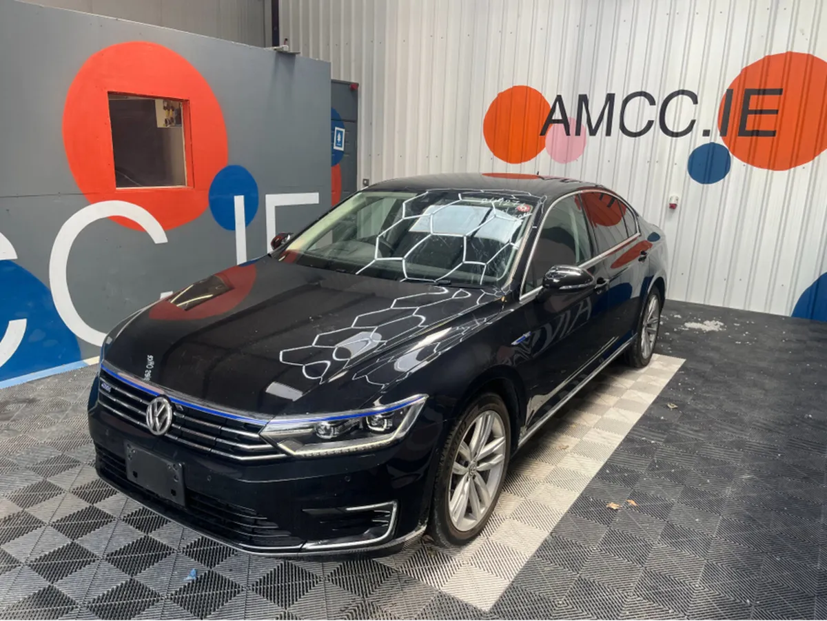 Volkswagen Passat 1.4 PETROL / 54k KMs / HEATED SE - Image 3