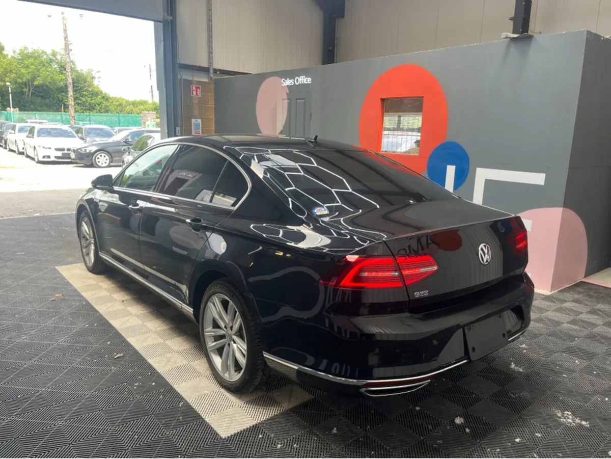 Volkswagen Passat 1.4 PETROL / 54k KMs / HEATED SE - Image 4