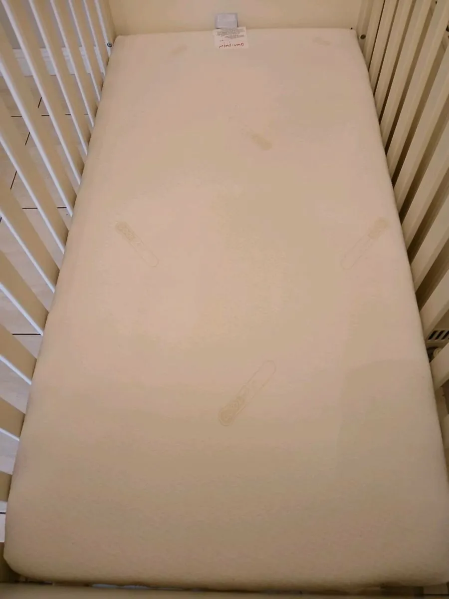 Cot 140 x 70. - Image 1