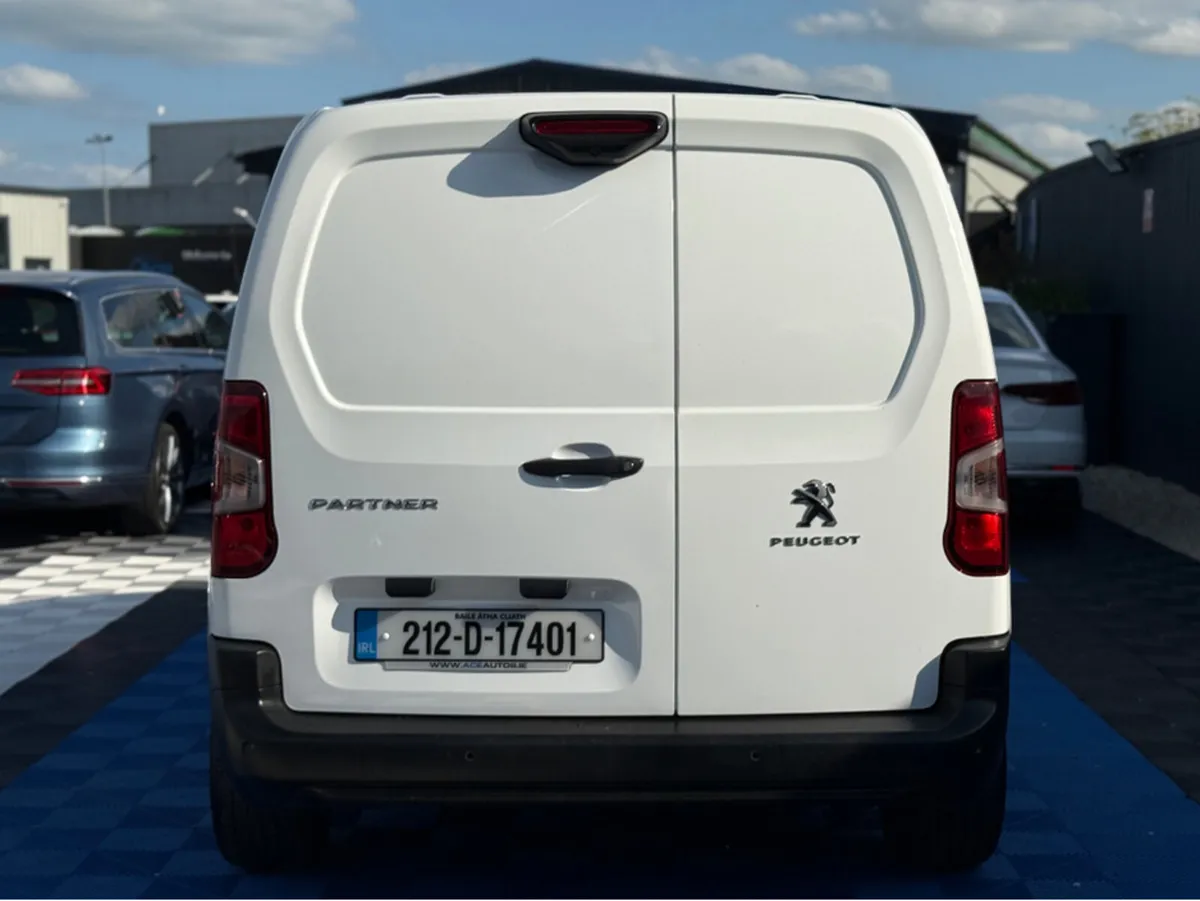 Peugeot Partner PROFESSIONAL - 1.5 DIESEL - MANUAL - Image 4
