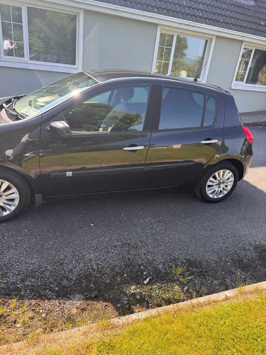 2011 RENAULT CLIO NCT 01/26 - Image 2