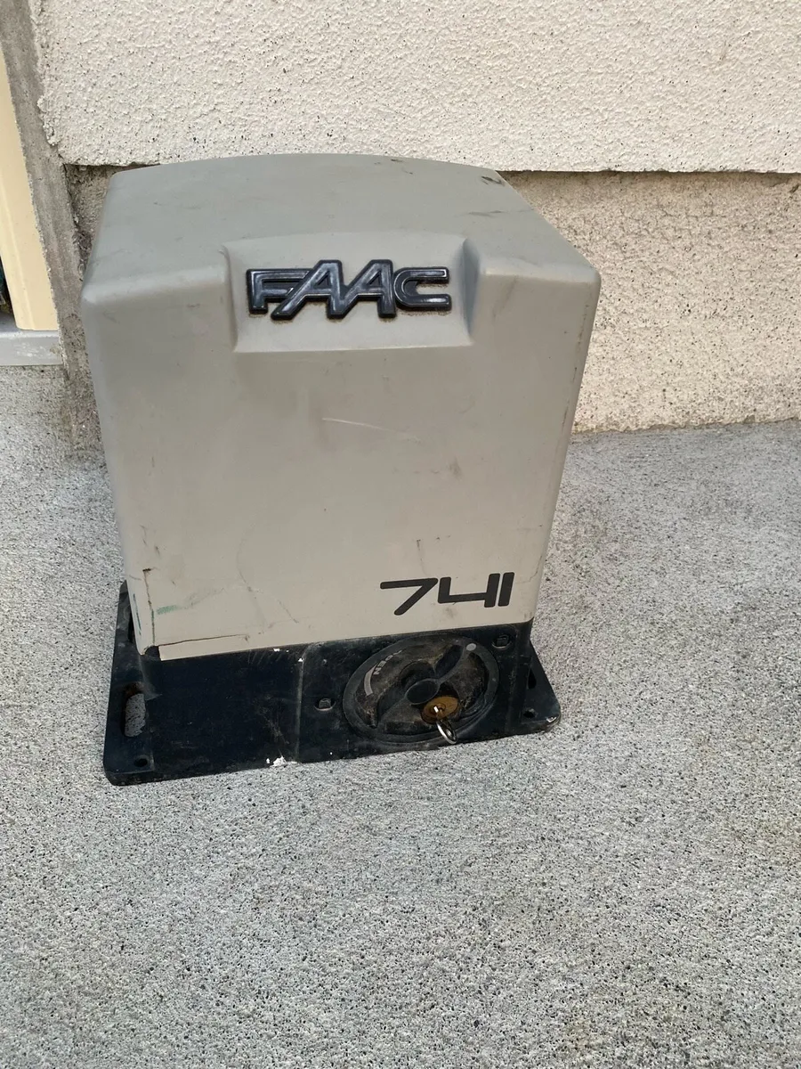 Electric gate motor - Image 1