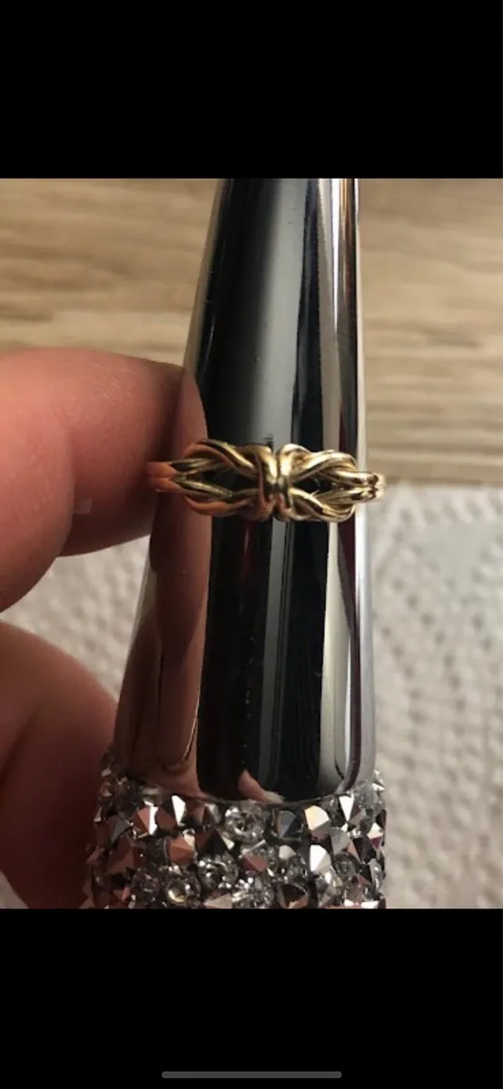 9ct gold knot ring - Image 1