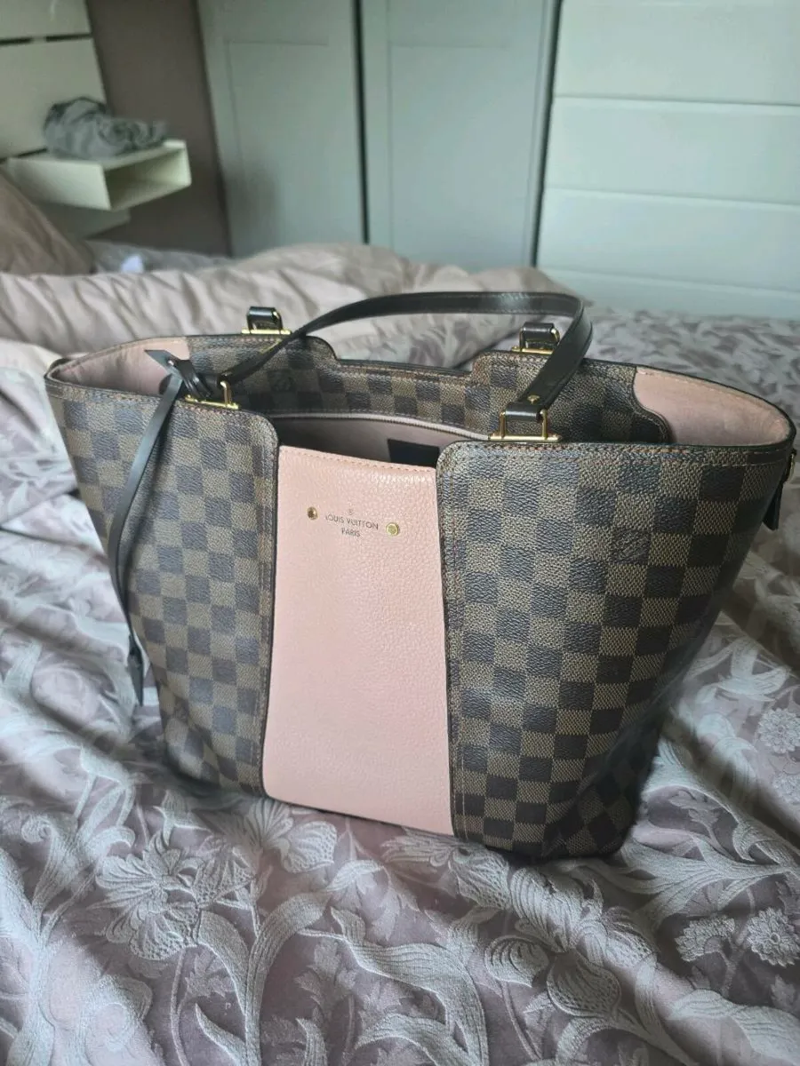 Louis Vuitton Damier Tote - Image 1