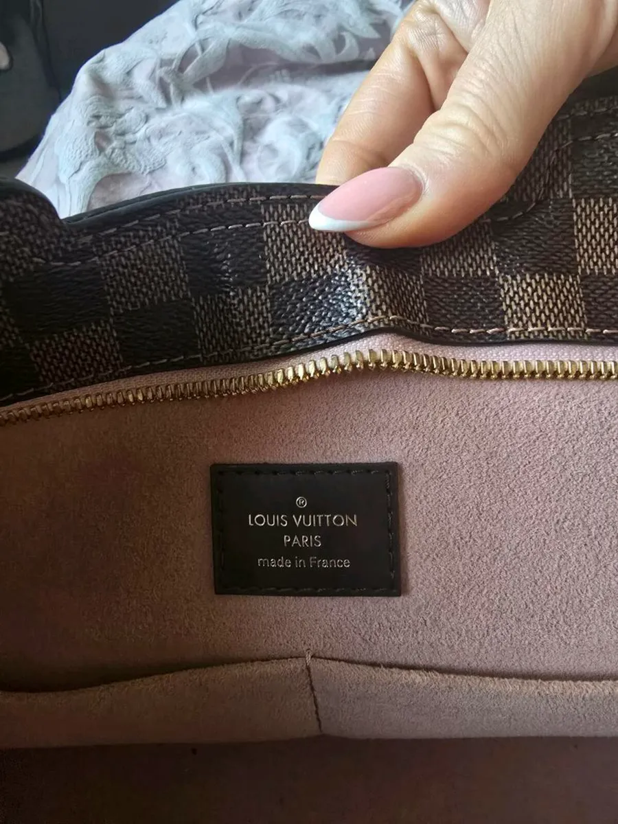 Louis Vuitton Damier Tote - Image 3