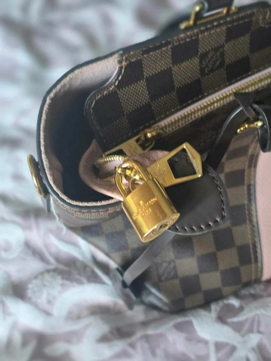 Louis Vuitton Damier Tote - Image 4