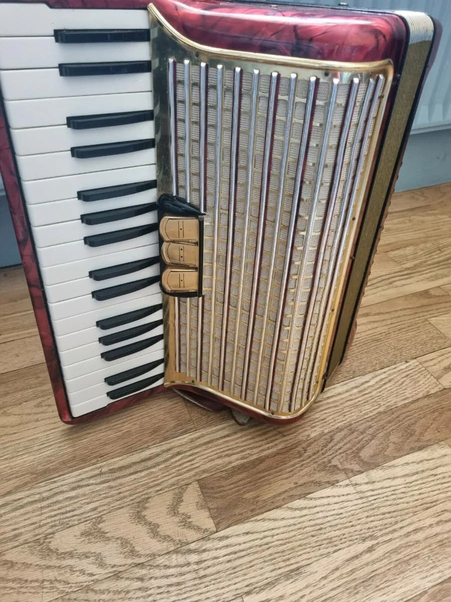 Hohnor Piano Accordian - Image 1