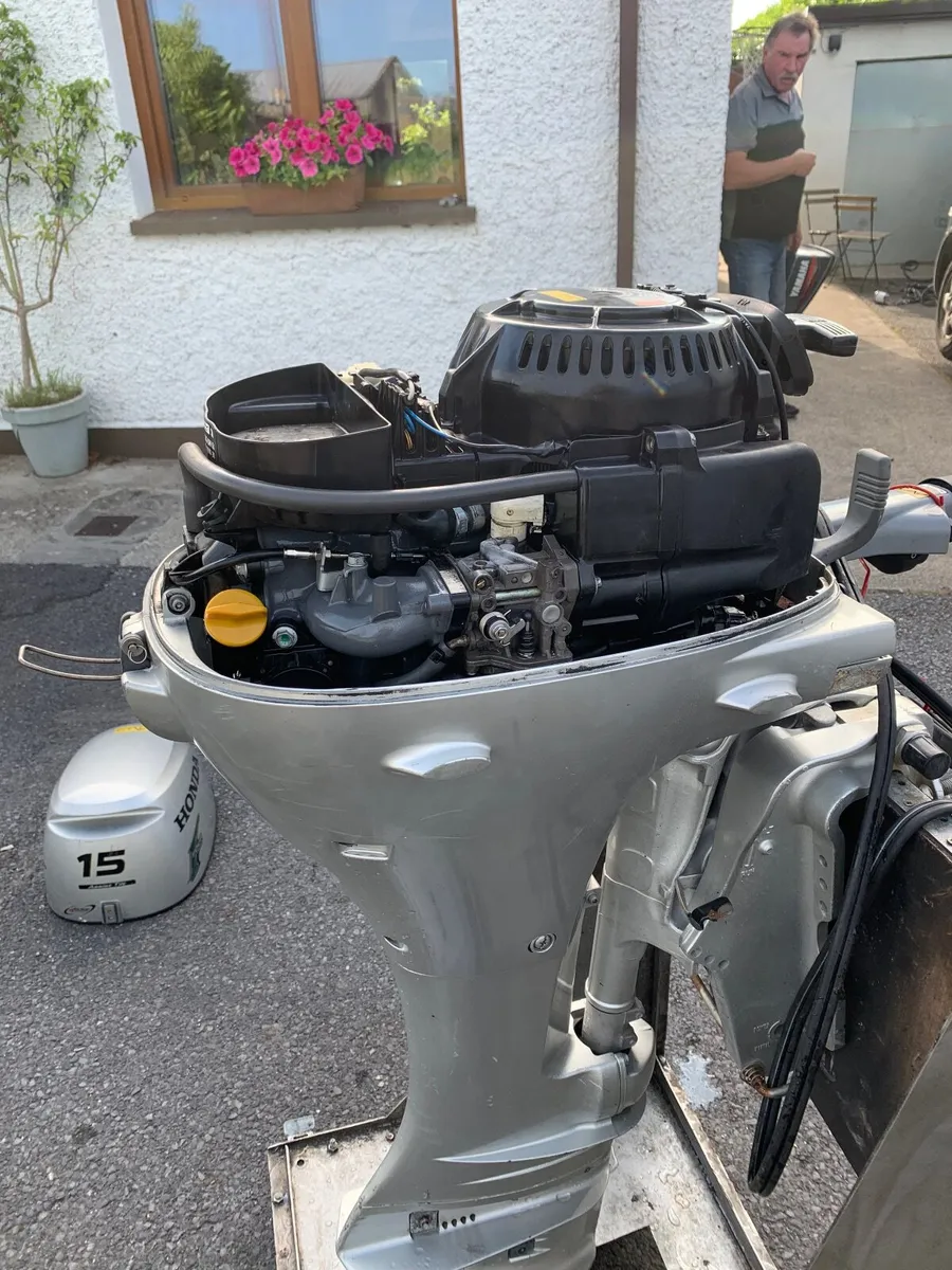 Honda outboard engine - Image 2
