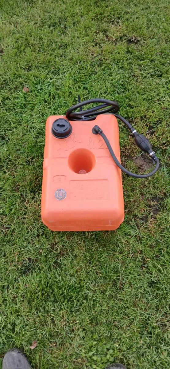22lt outboard hulk tank - Image 1