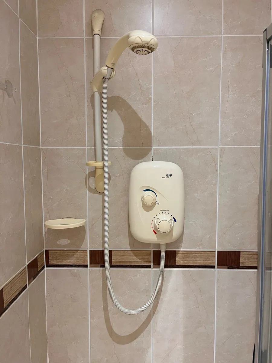 Bathroom Units - Image 3