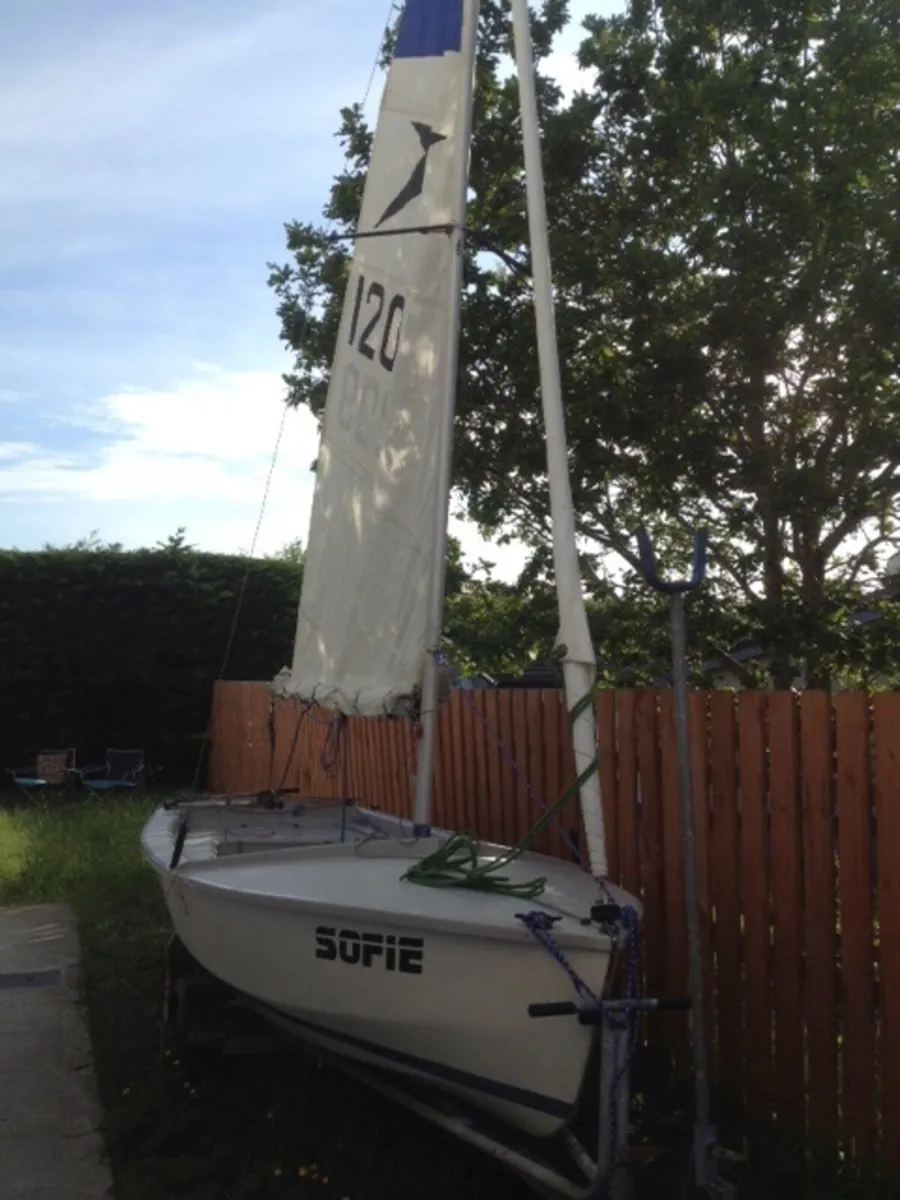 SAILING DINGHY 'LEADER' 14 FT WITH ROADTRAILER - Image 1