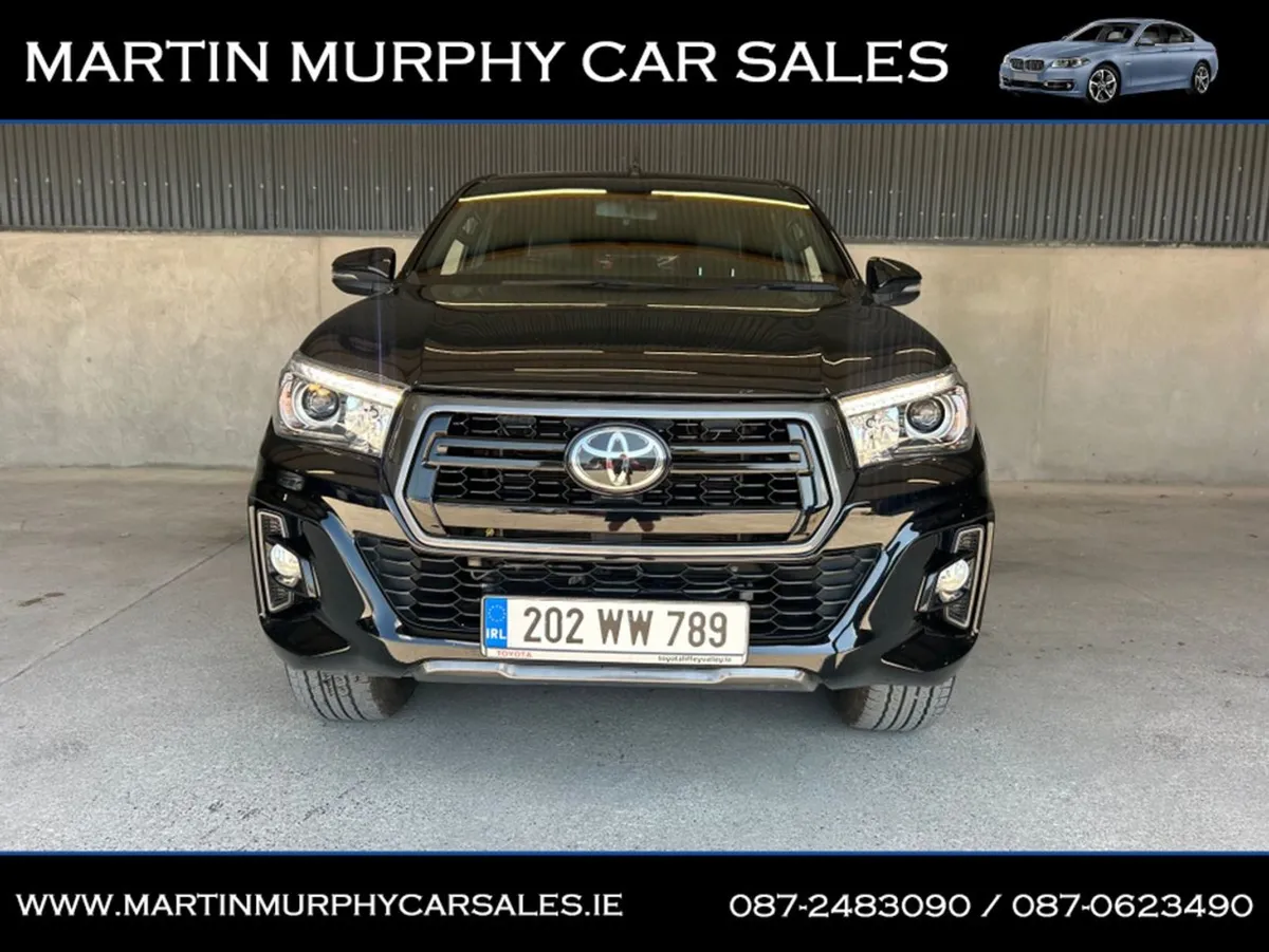 Toyota HiLux 2.4 Invincible Auto Low KMS - Image 4