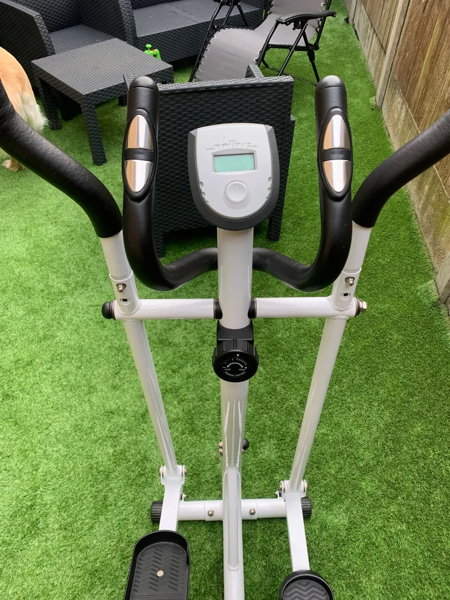 Cross trainer - Image 1