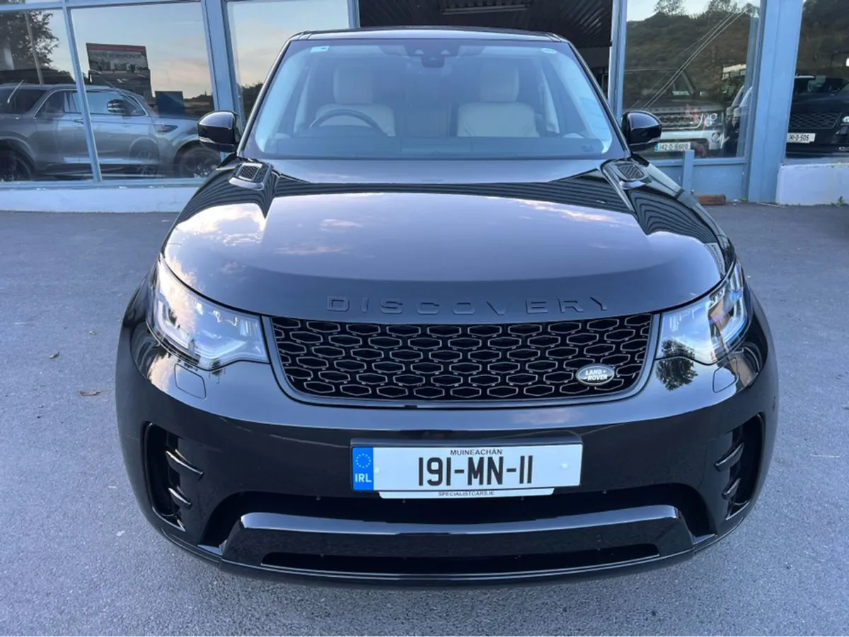Land Rover Discovery 7 Seat R-dynamic and Black P - Image 4